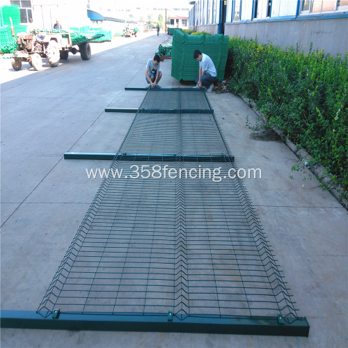 PVC Coated V Pressed Welded Mesh Fence